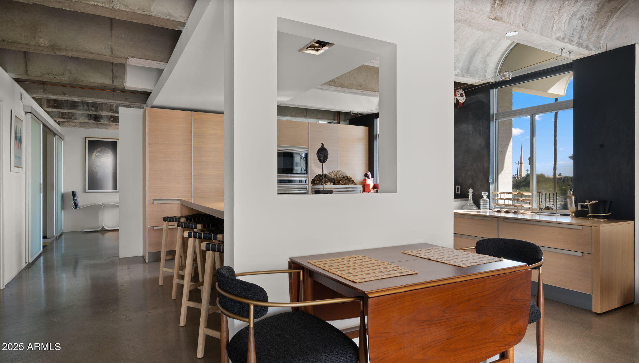 6502 N CENTRAL Avenue, B304