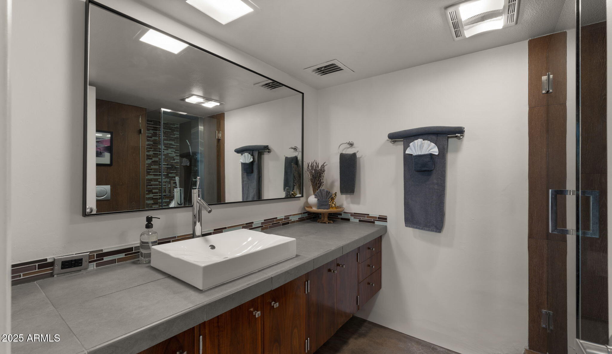 6502 N CENTRAL Avenue, B304