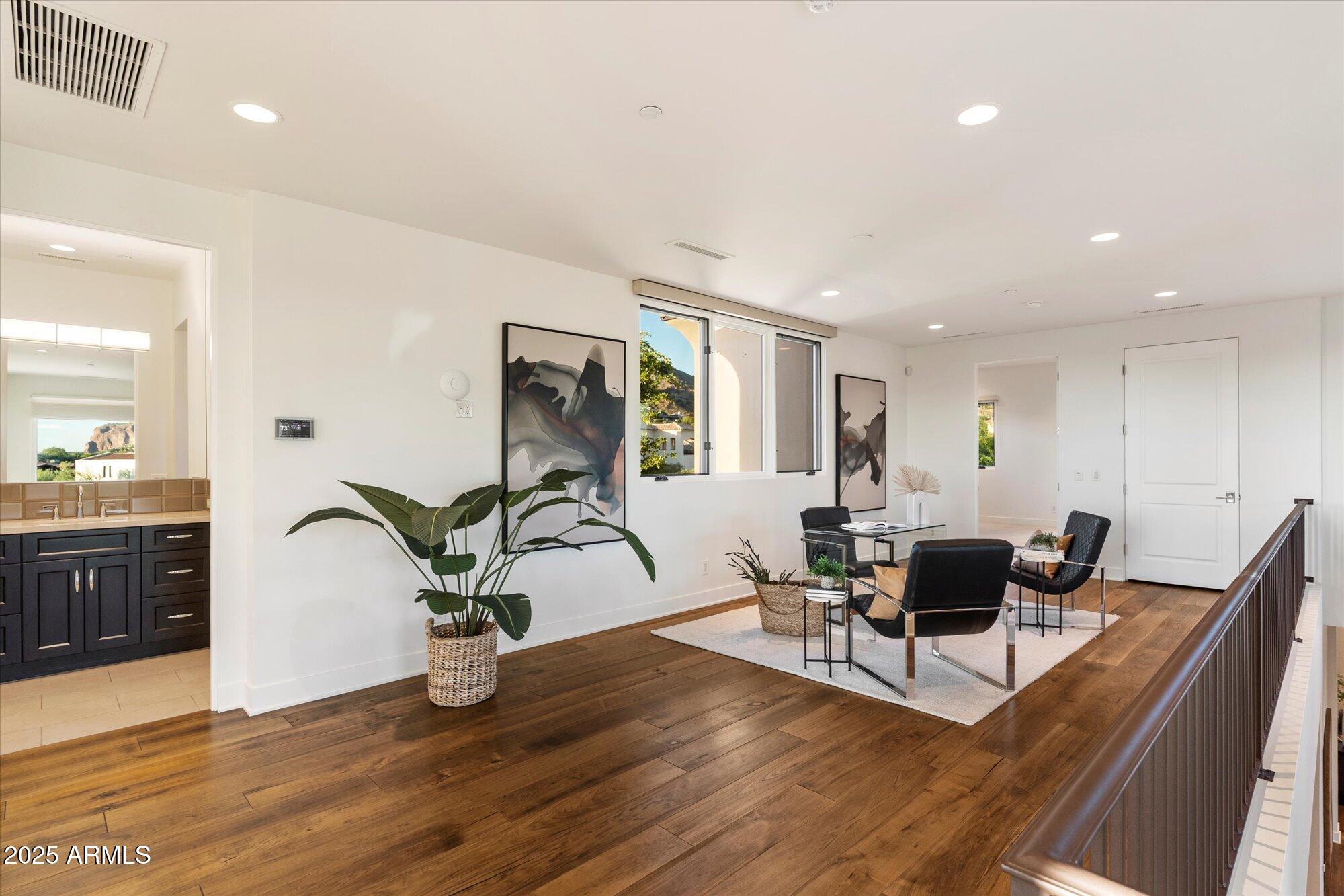 3965 E SIERRA VISTA Drive