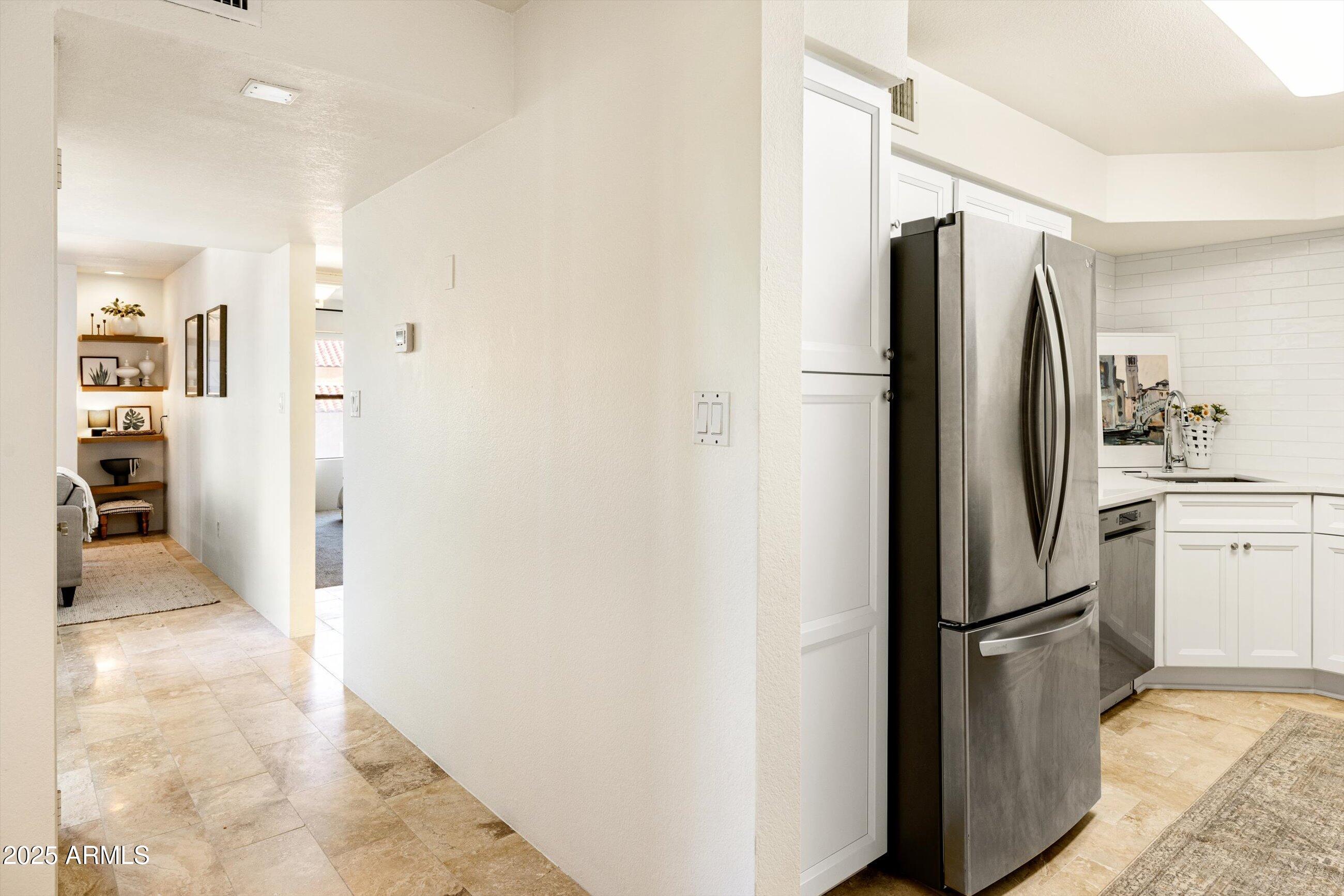 8787 E MOUNTAIN VIEW Road, 2040