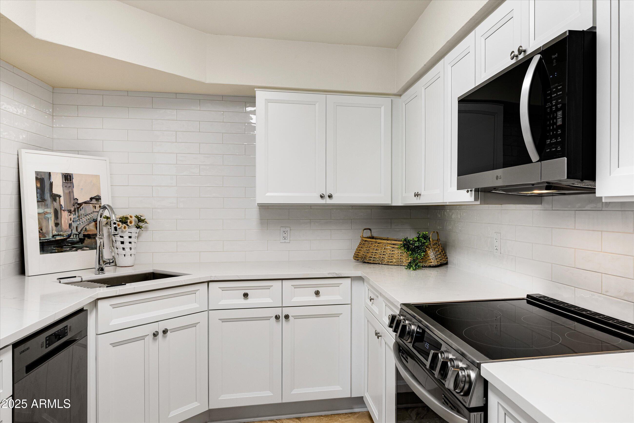 8787 E MOUNTAIN VIEW Road, 2040