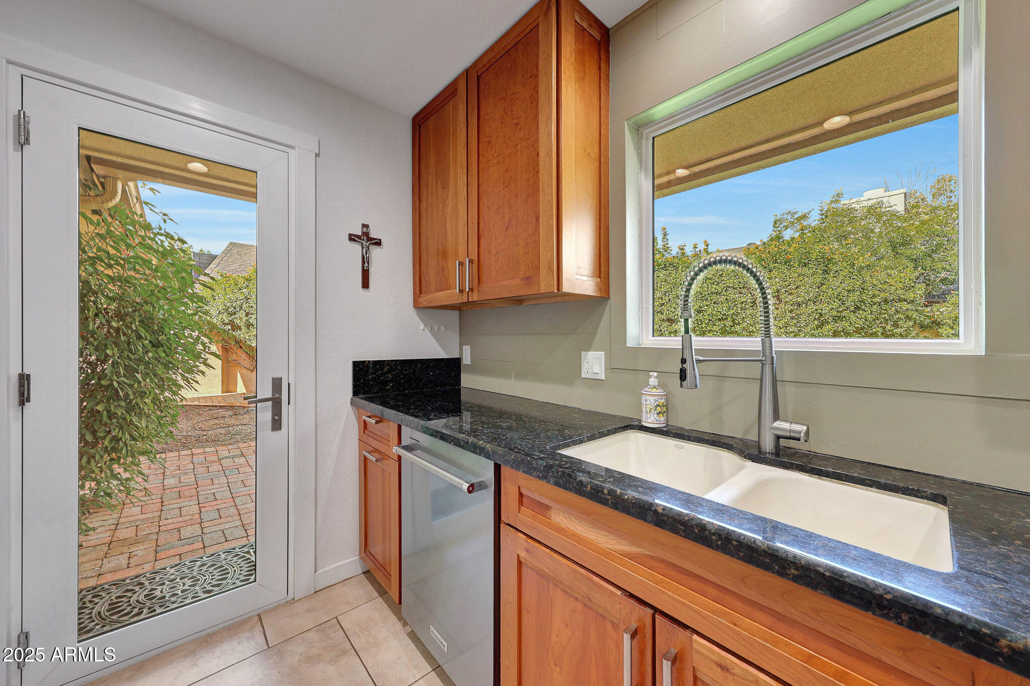 2146 E Pasadena Avenue