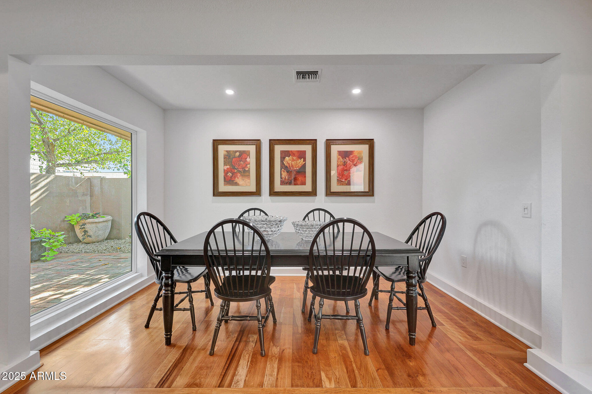 2146 E Pasadena Avenue