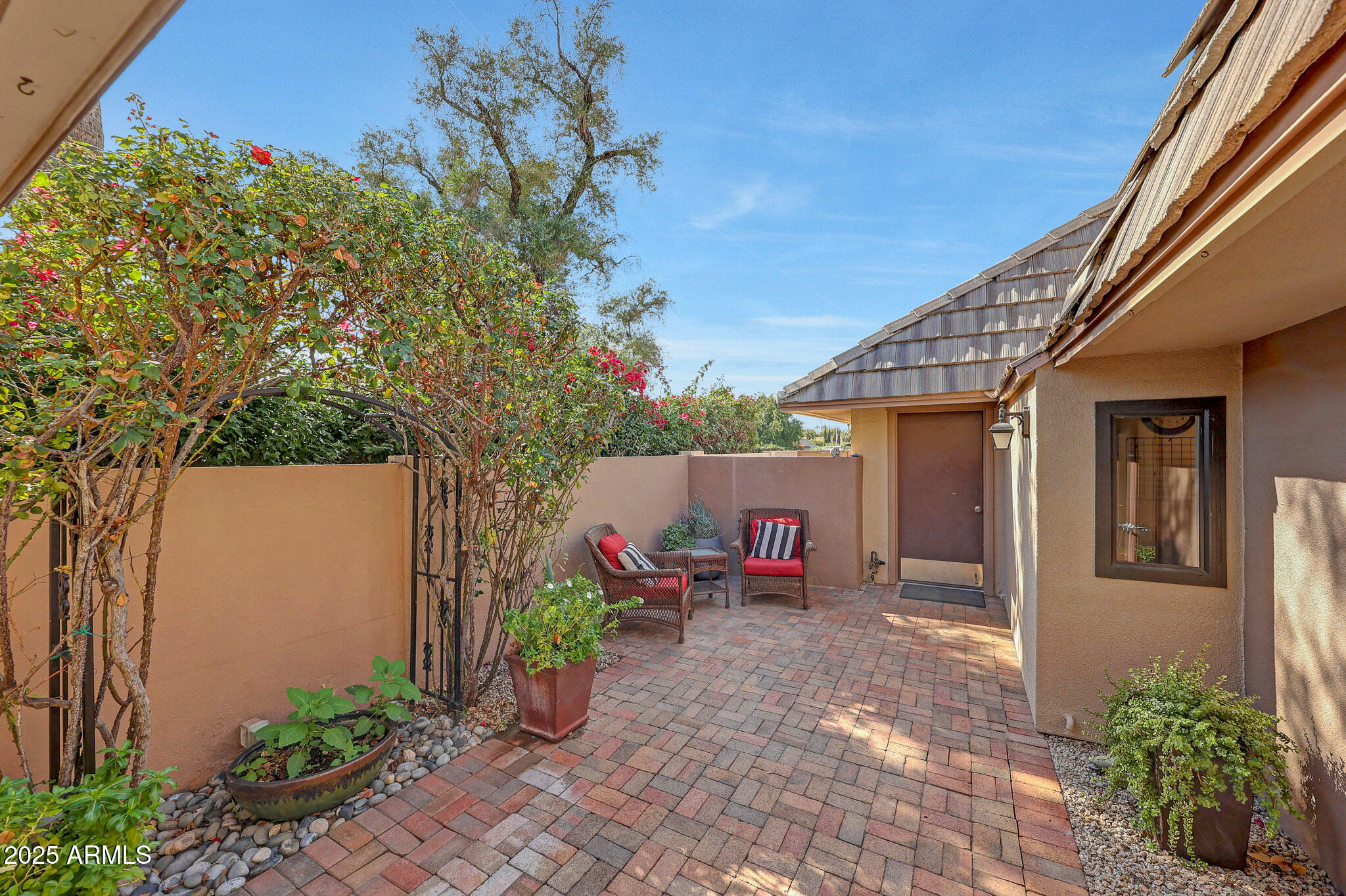 2146 E Pasadena Avenue