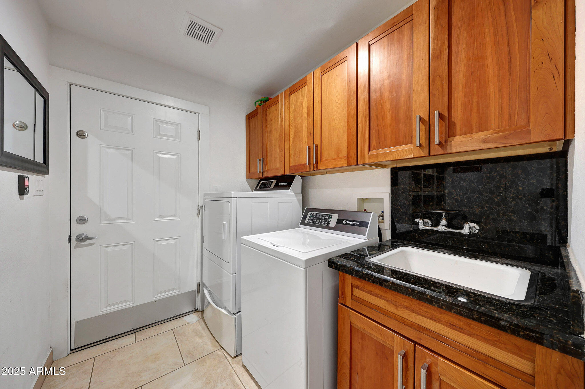 2146 E Pasadena Avenue