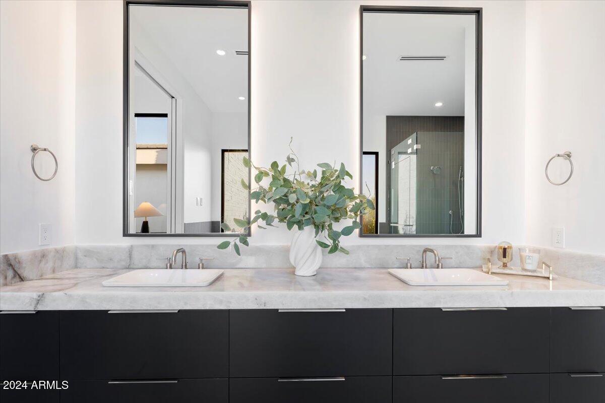 6921 N Joshua Tree Court