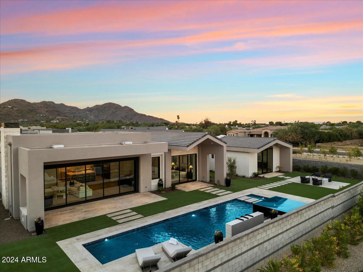 6921 N Joshua Tree Court