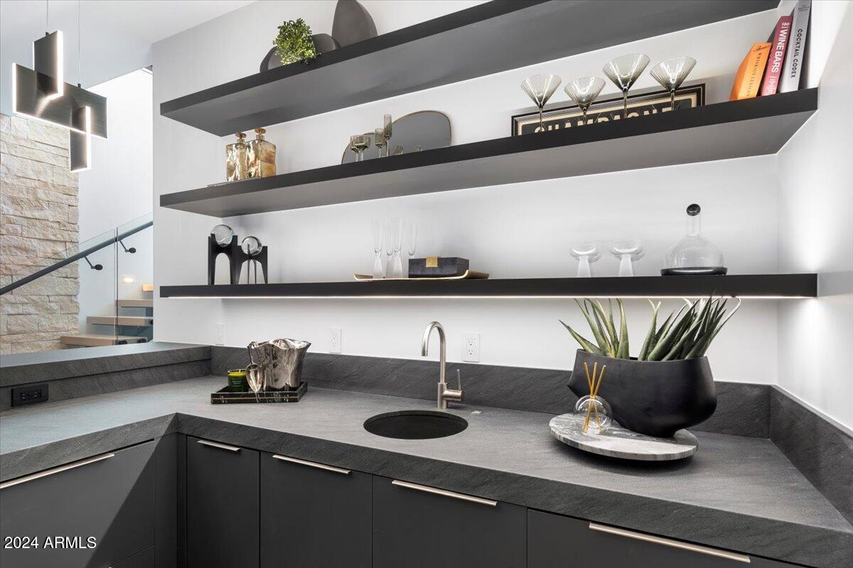 6921 N Joshua Tree Court