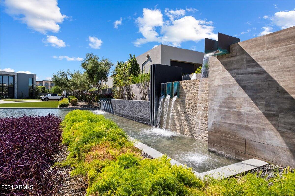 6921 N Joshua Tree Court