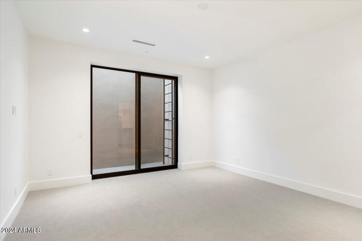 6921 N Joshua Tree Court