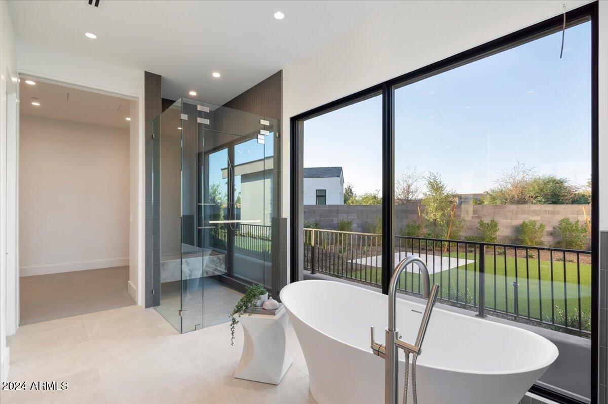 6921 N Joshua Tree Court