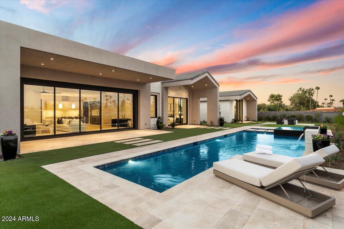 6921 N Joshua Tree Court