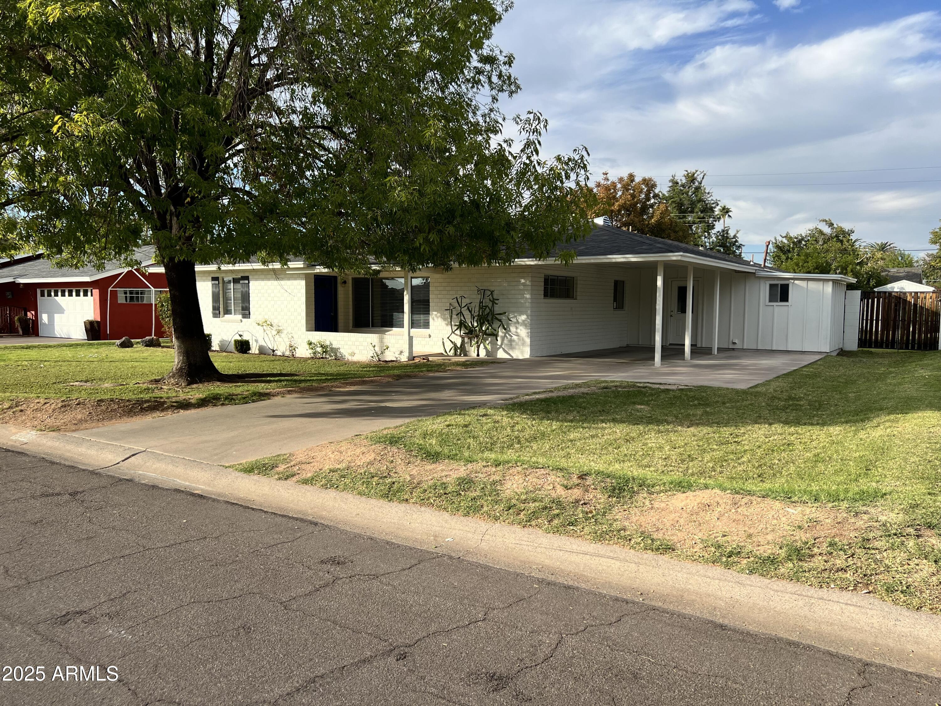 4702 E WILSHIRE Drive