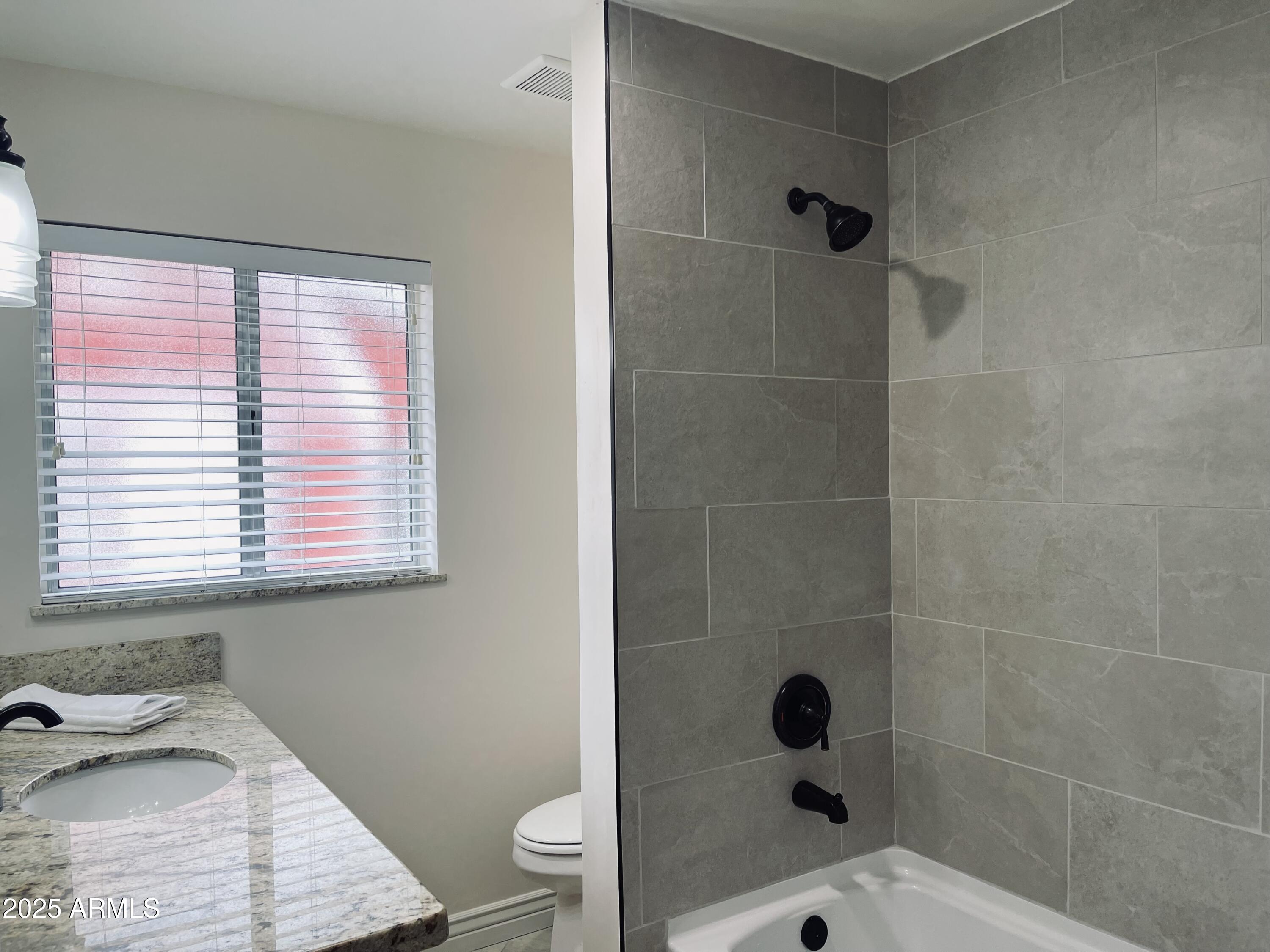 4702 E WILSHIRE Drive