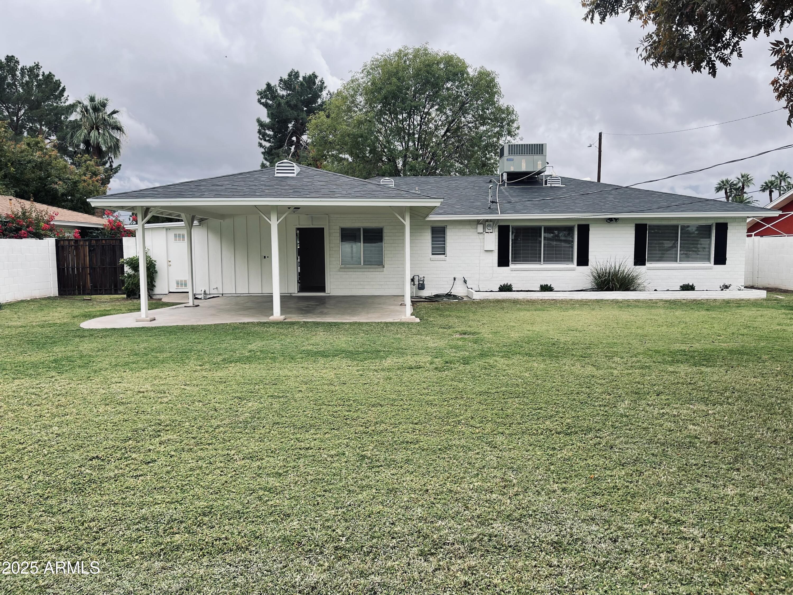 4702 E WILSHIRE Drive