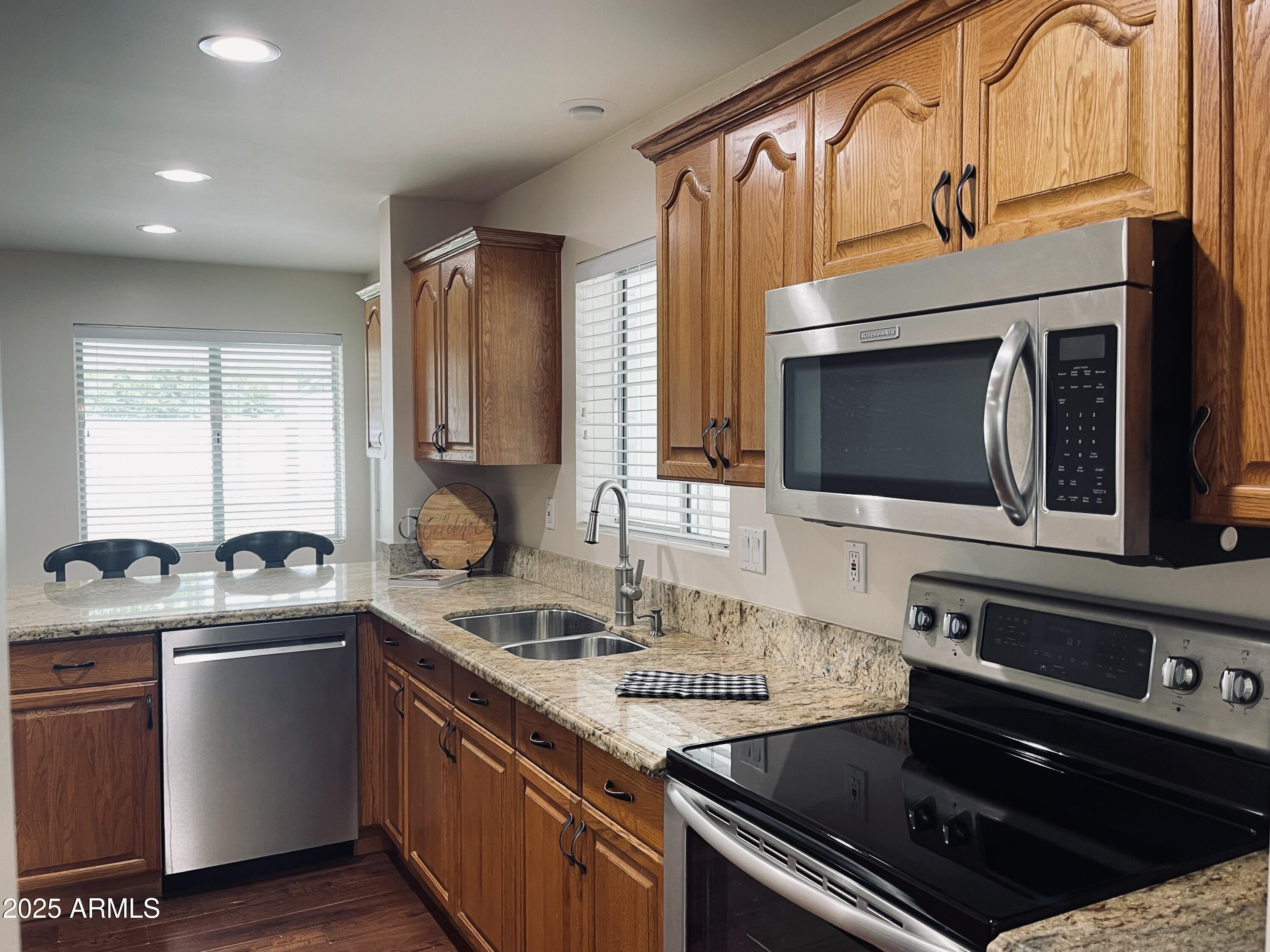 4702 E WILSHIRE Drive