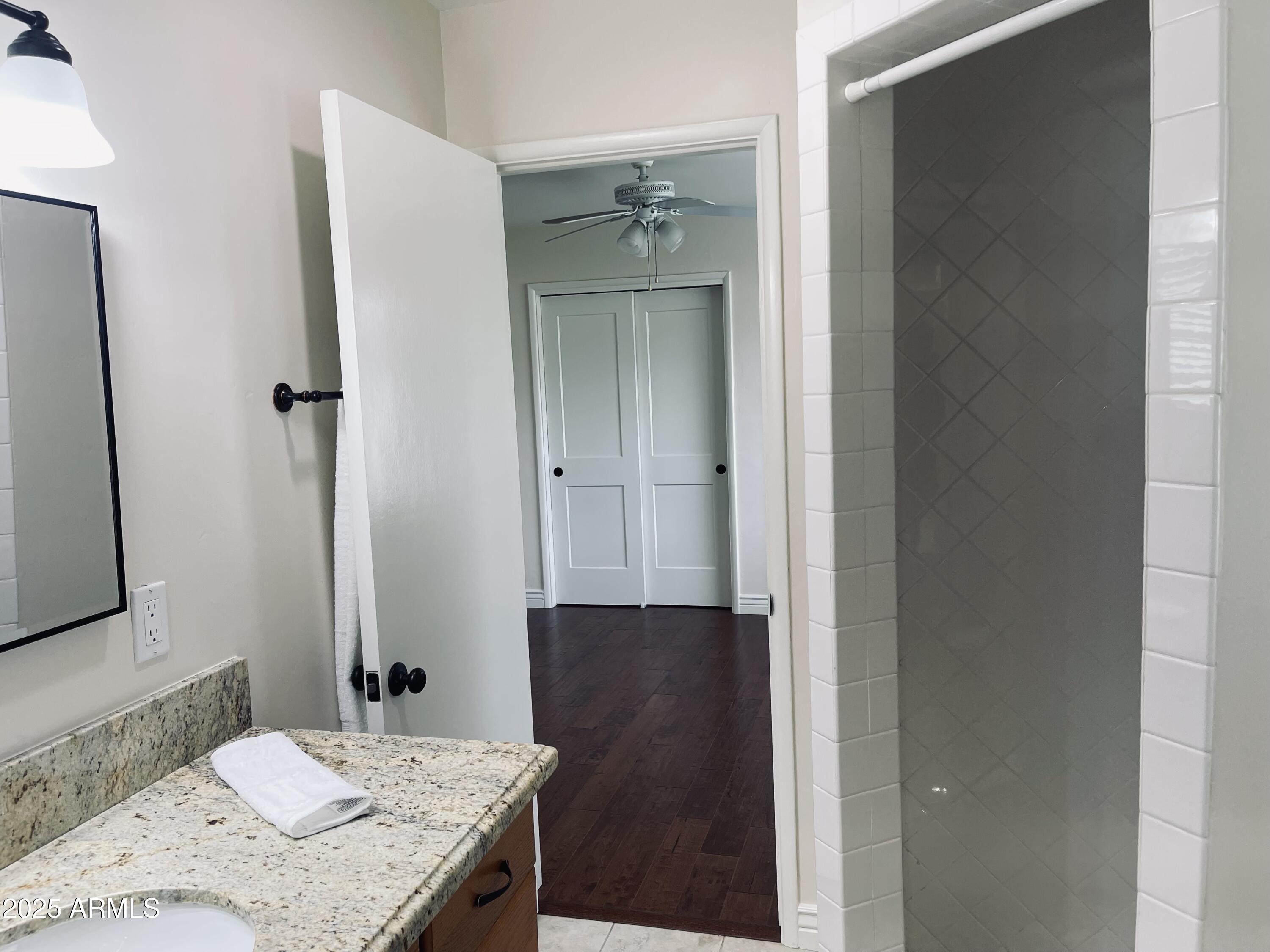 4702 E WILSHIRE Drive