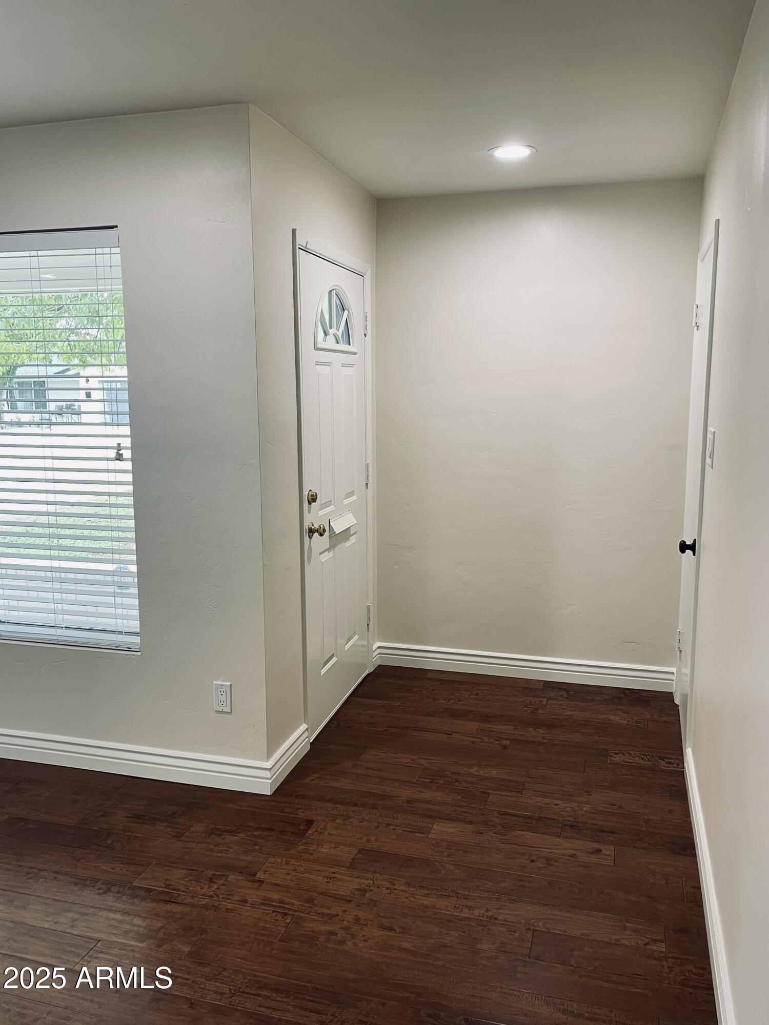 4702 E WILSHIRE Drive