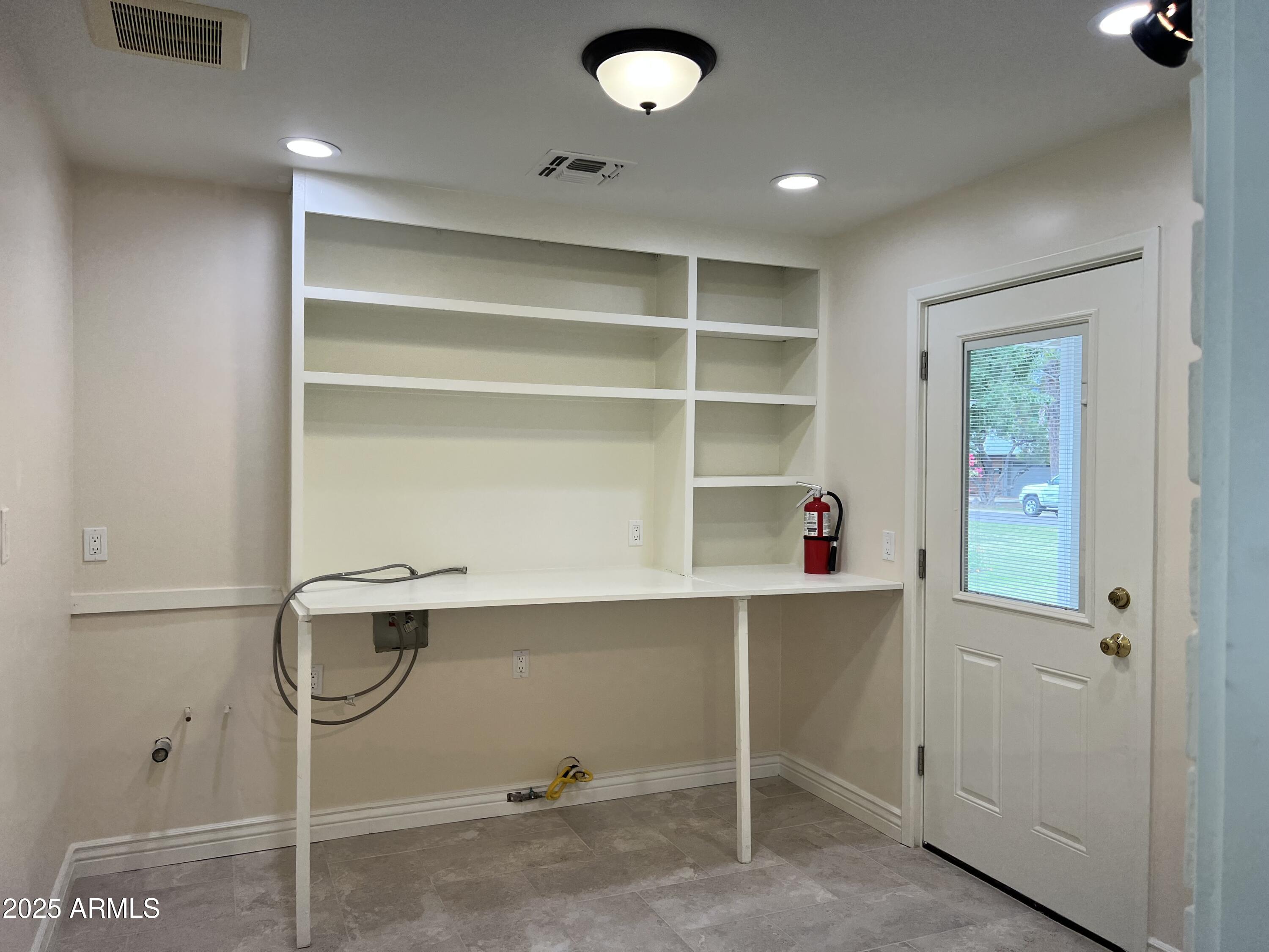 4702 E WILSHIRE Drive