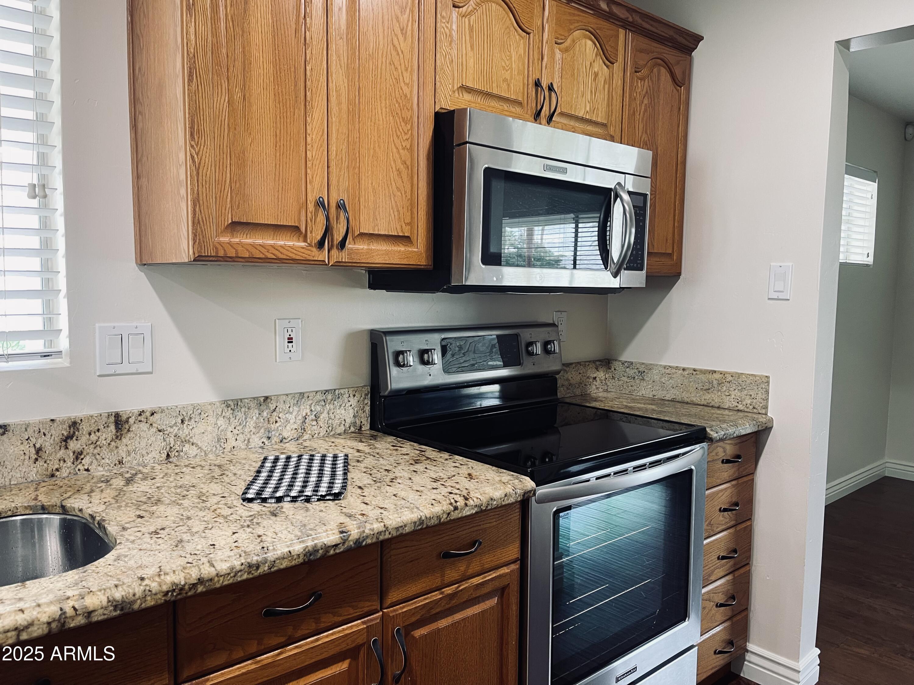 4702 E WILSHIRE Drive