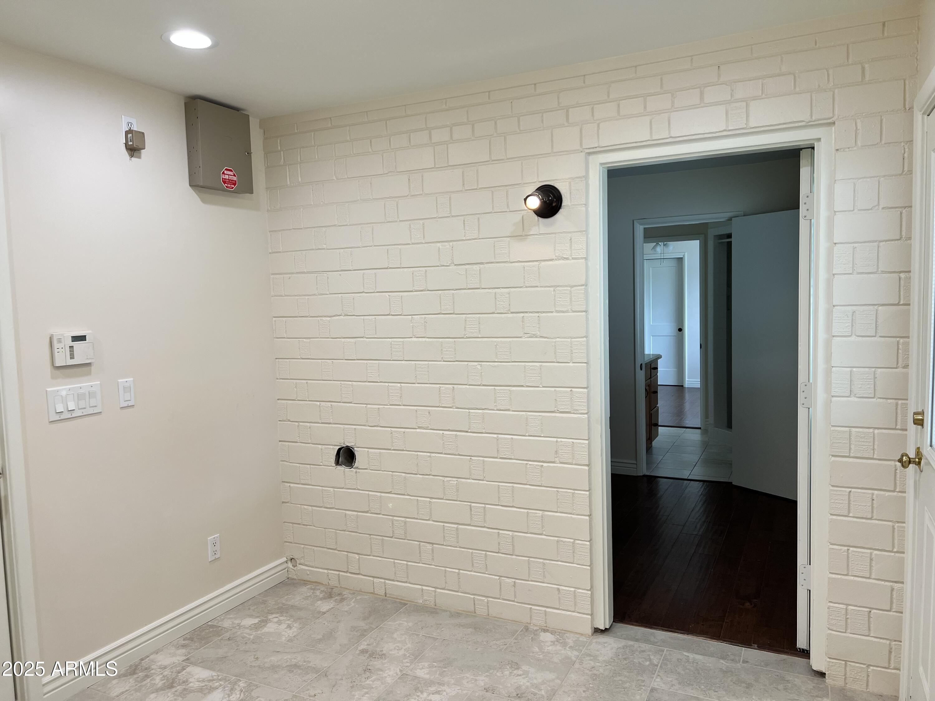 4702 E WILSHIRE Drive