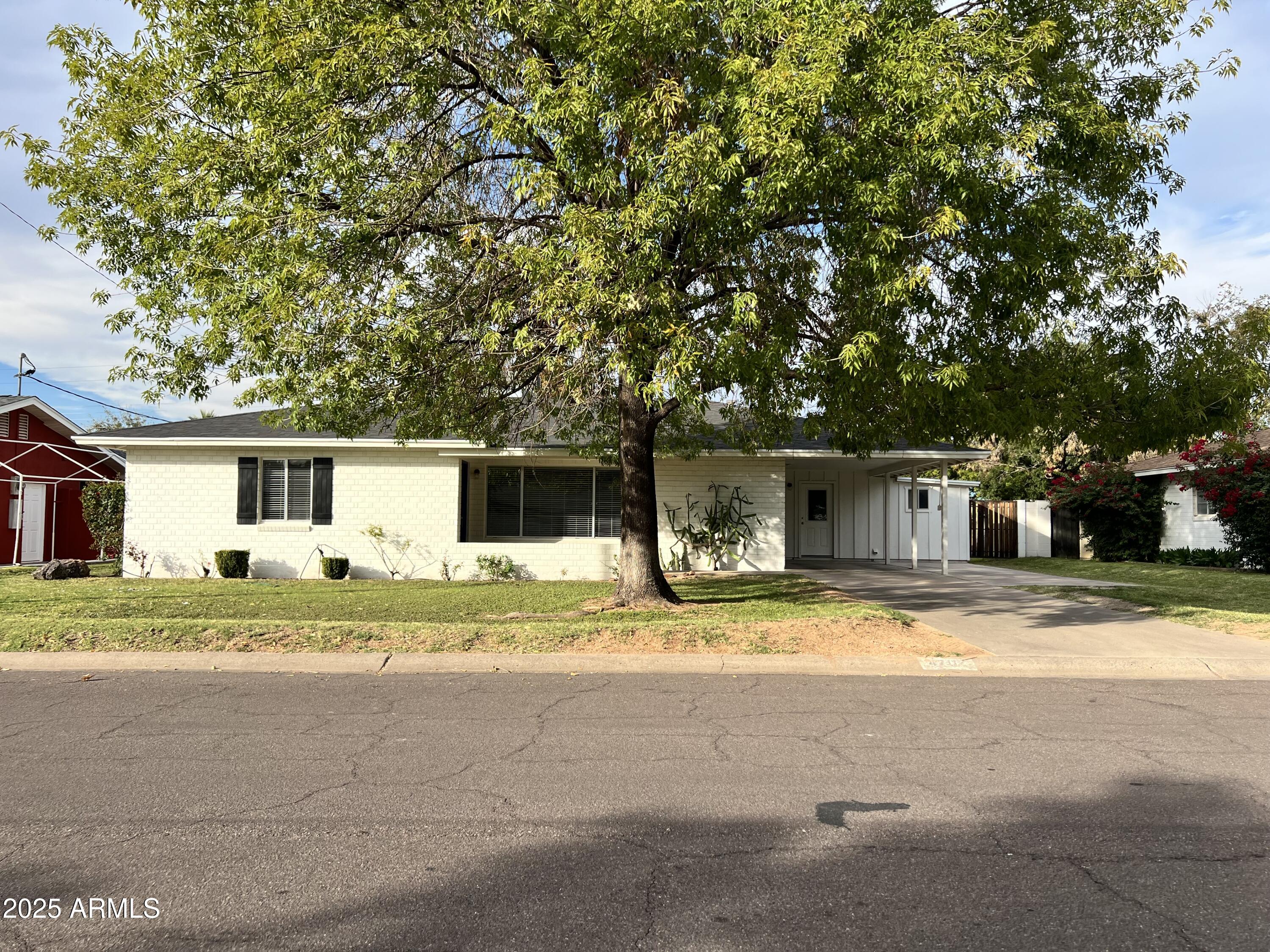 4702 E Wilshire Drive