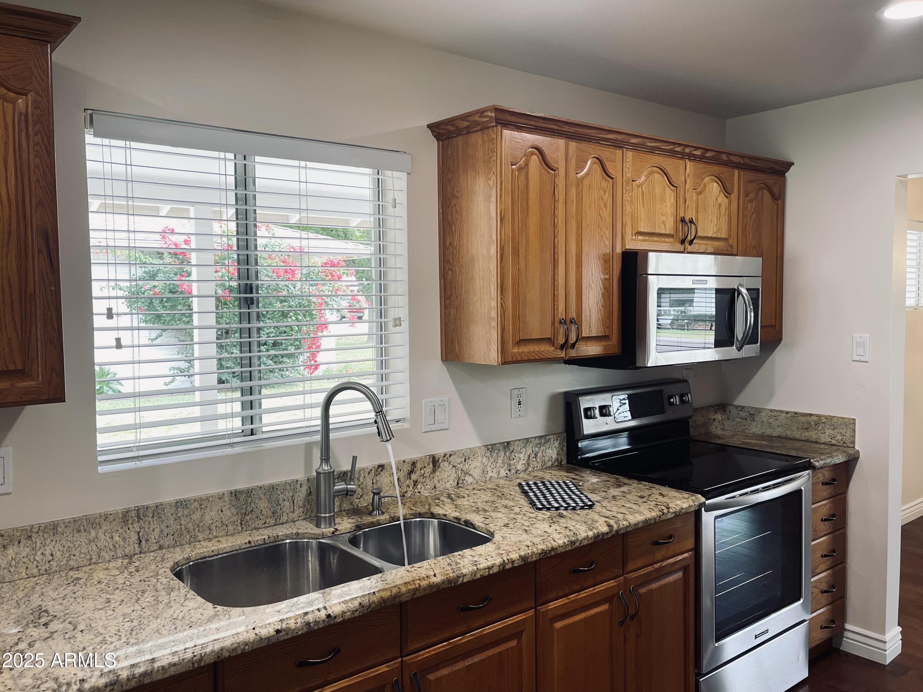 4702 E Wilshire Drive