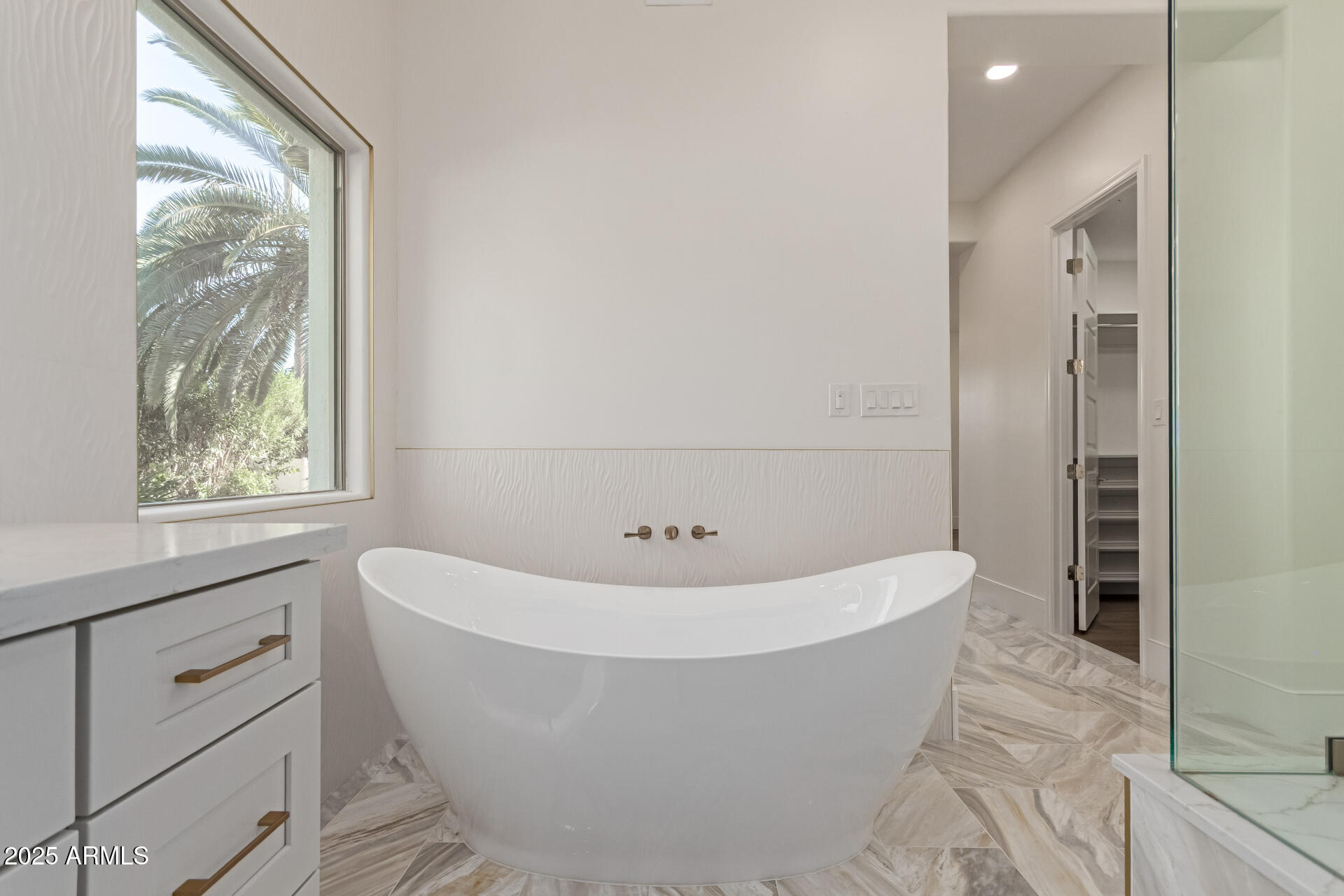 8713 N 80th