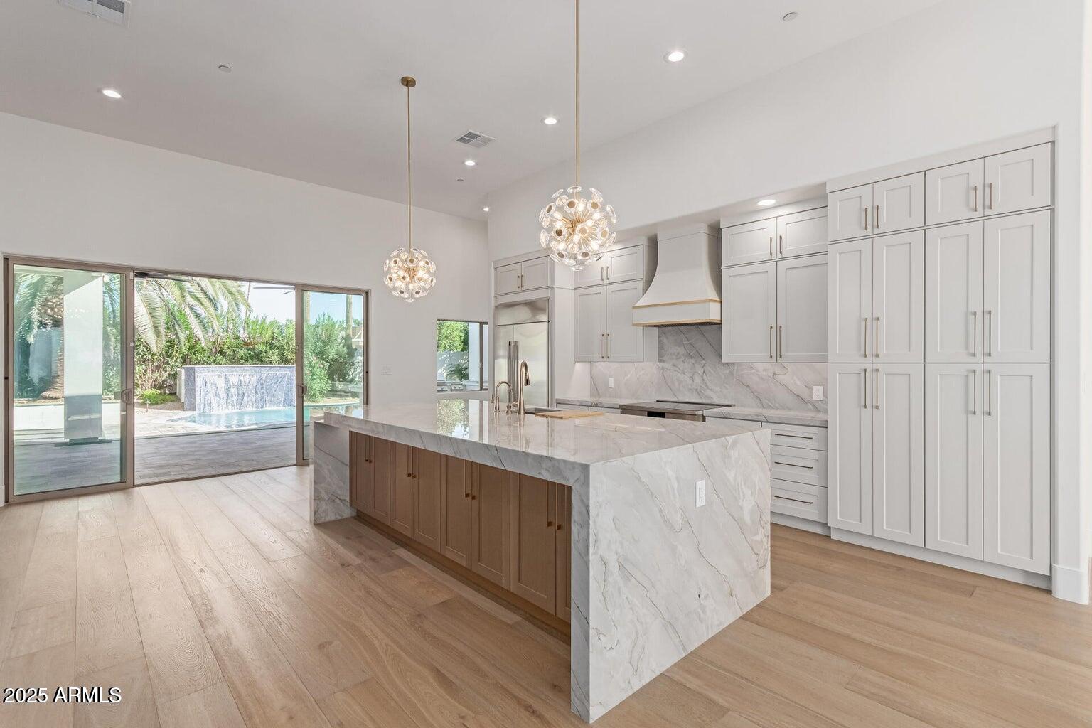 8713 N 80th