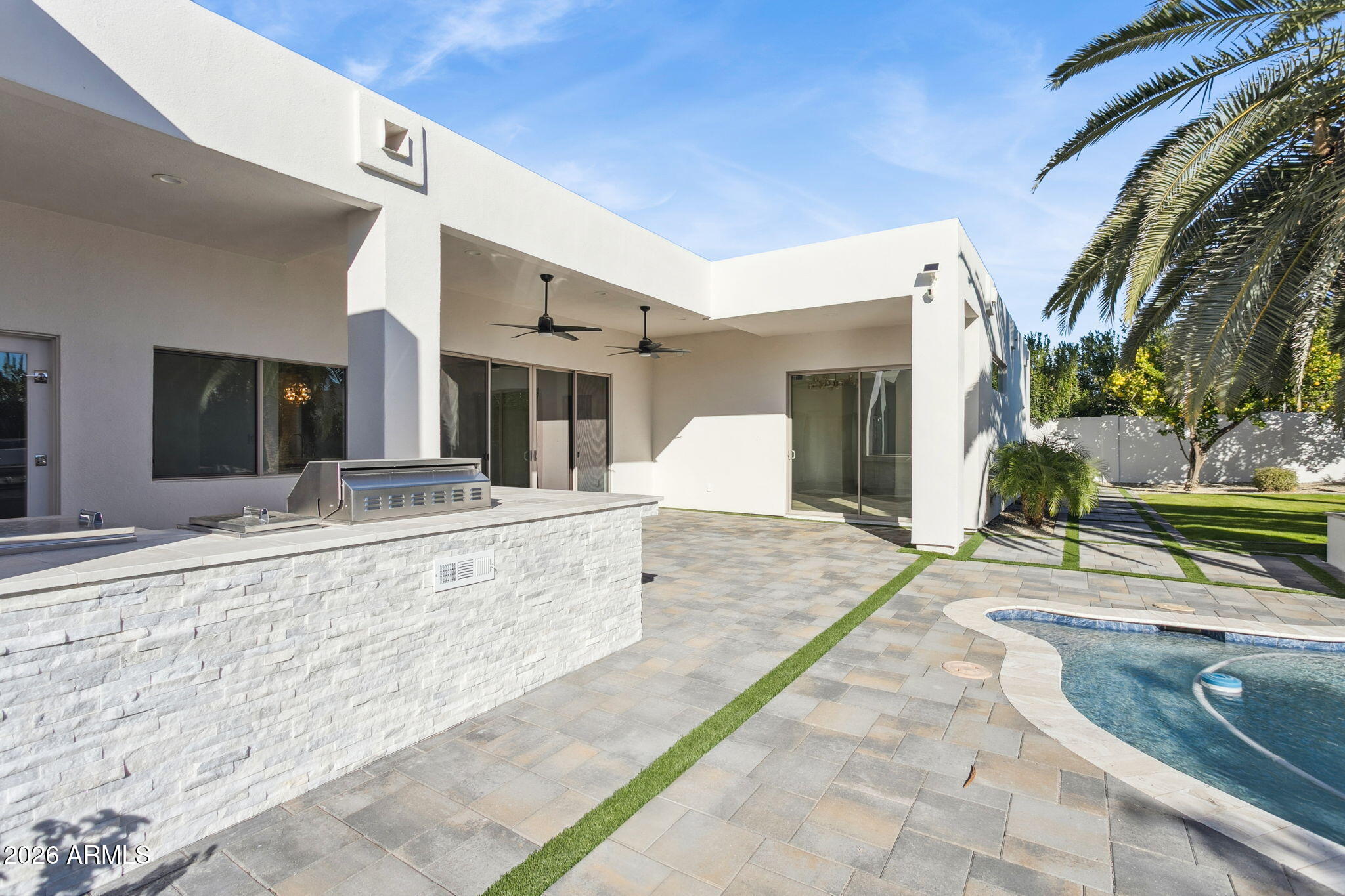 8713 N 80th