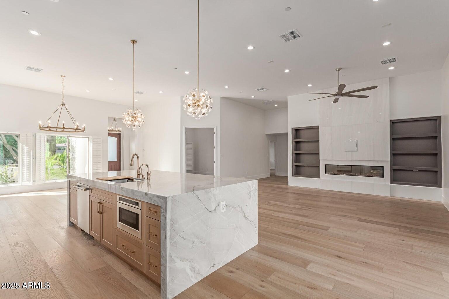 8713 N 80th