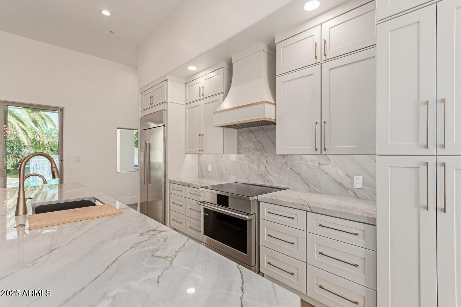 8713 N 80th