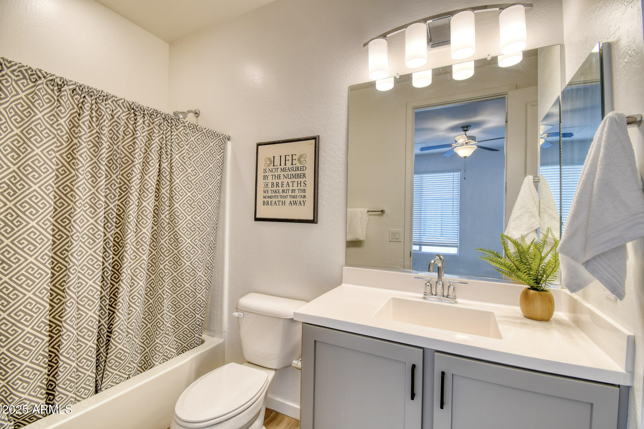 901 S SMITH Road 1065