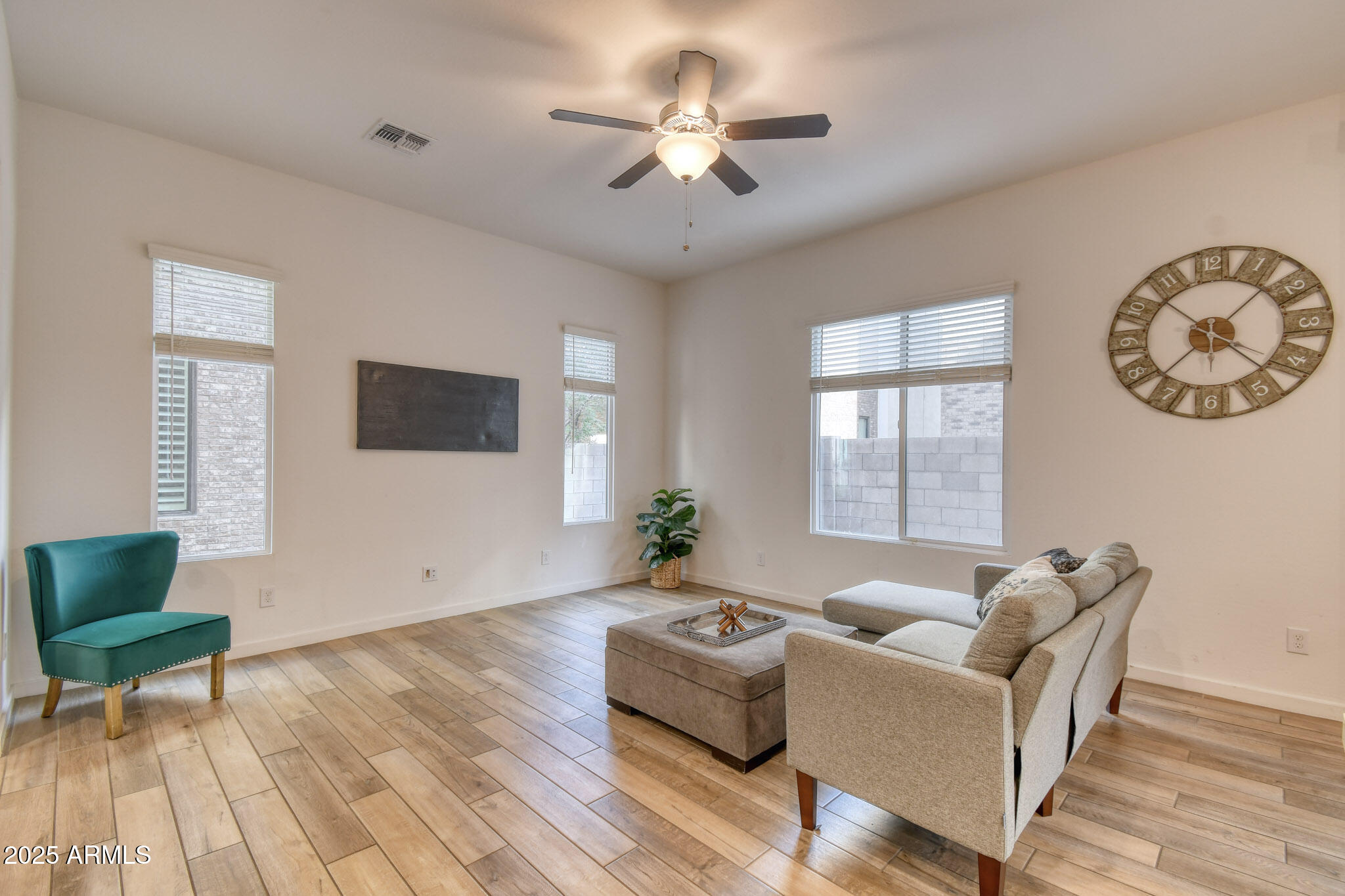 901 S SMITH Road 1065