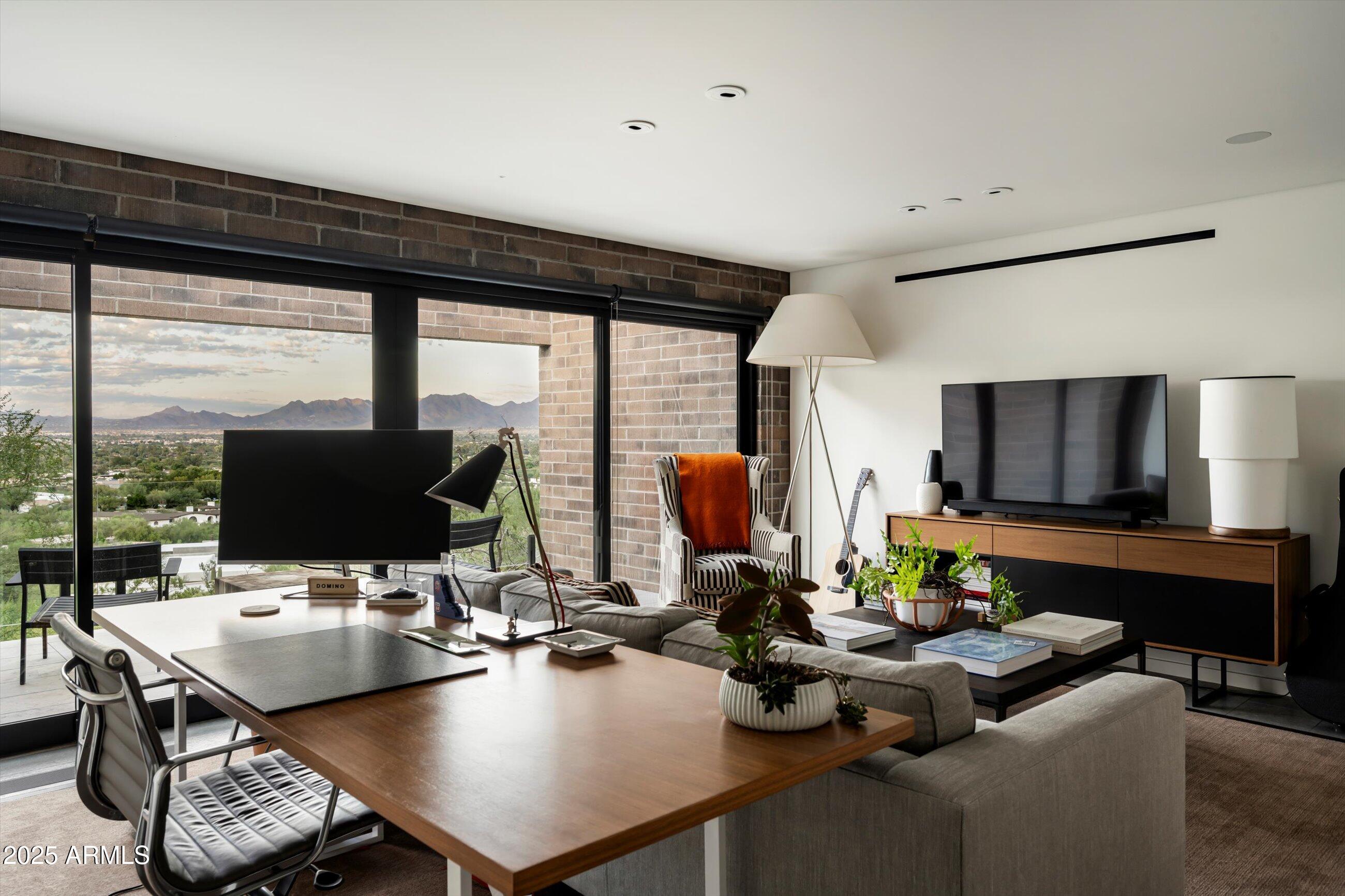 6200 E HUMMINGBIRD Lane