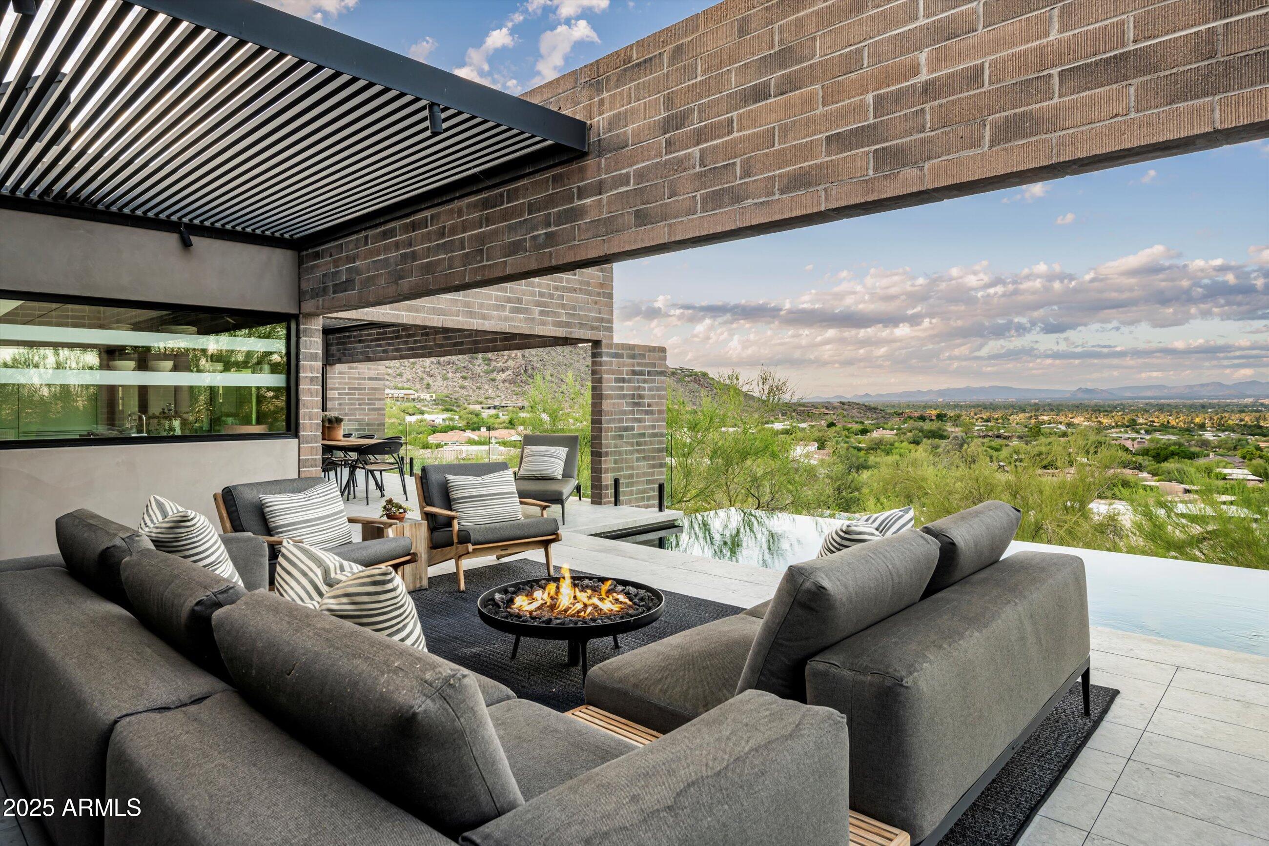 6200 E HUMMINGBIRD Lane