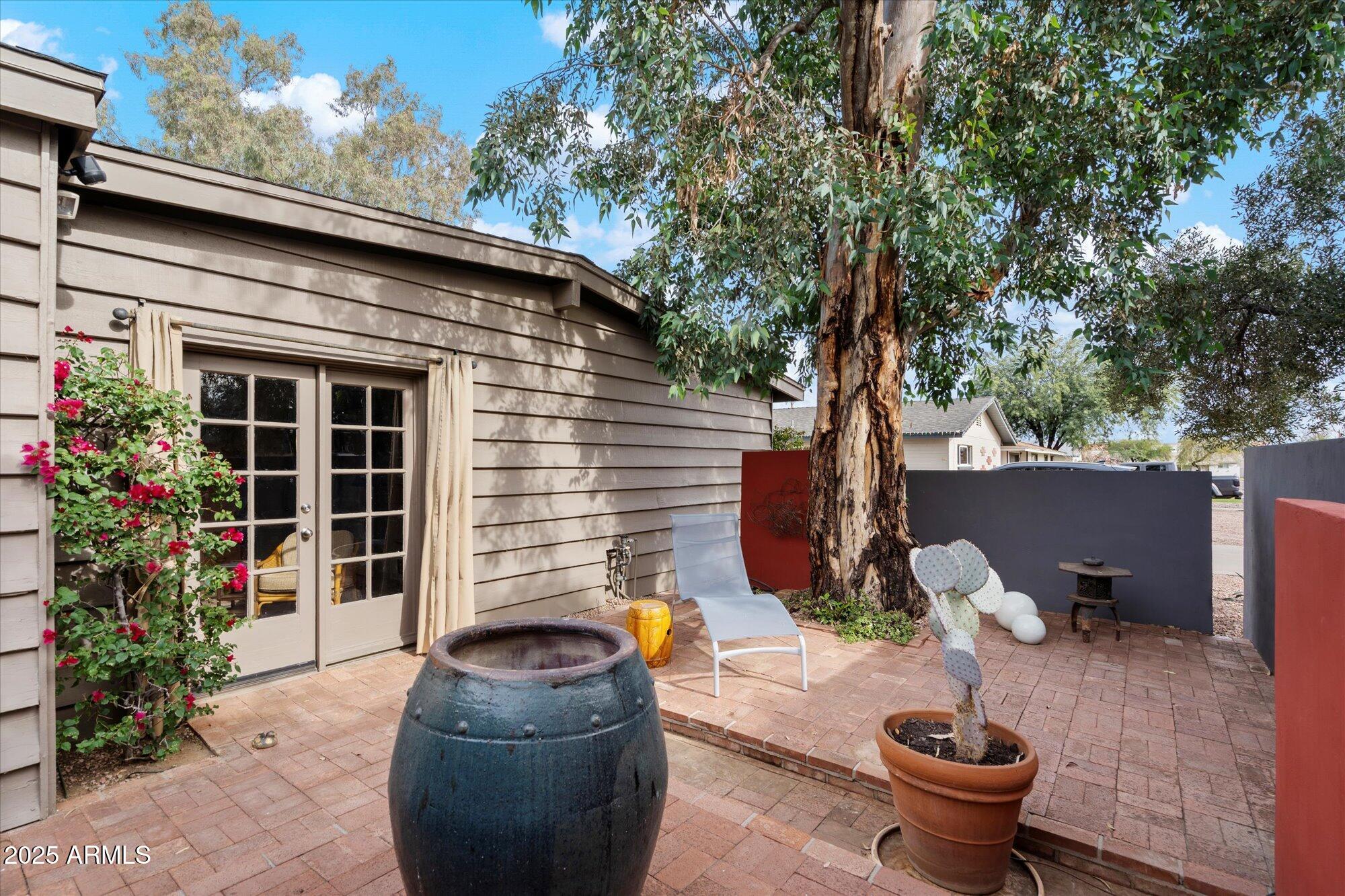 6858 E EDGEMONT Avenue