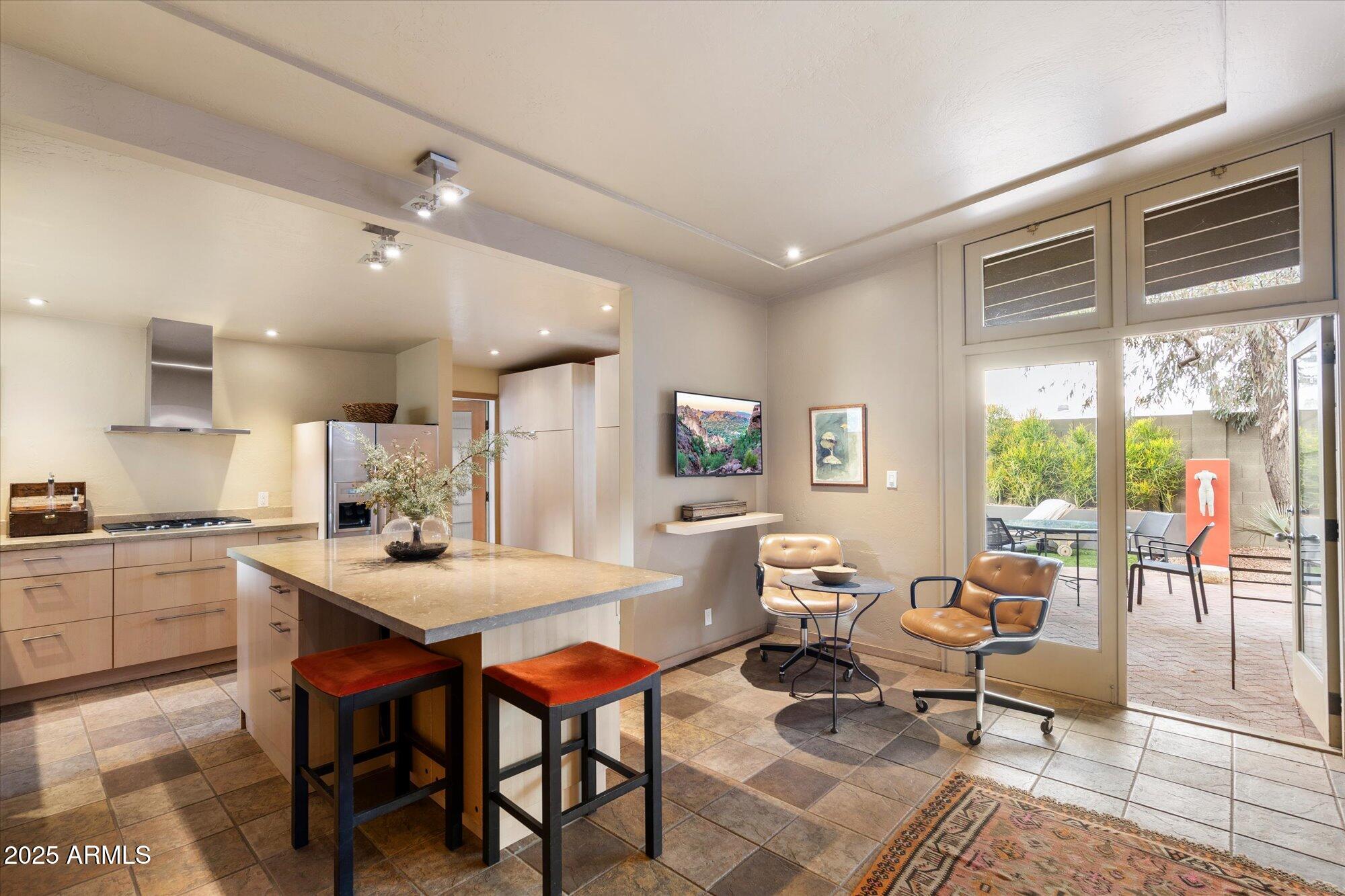 6858 E EDGEMONT Avenue