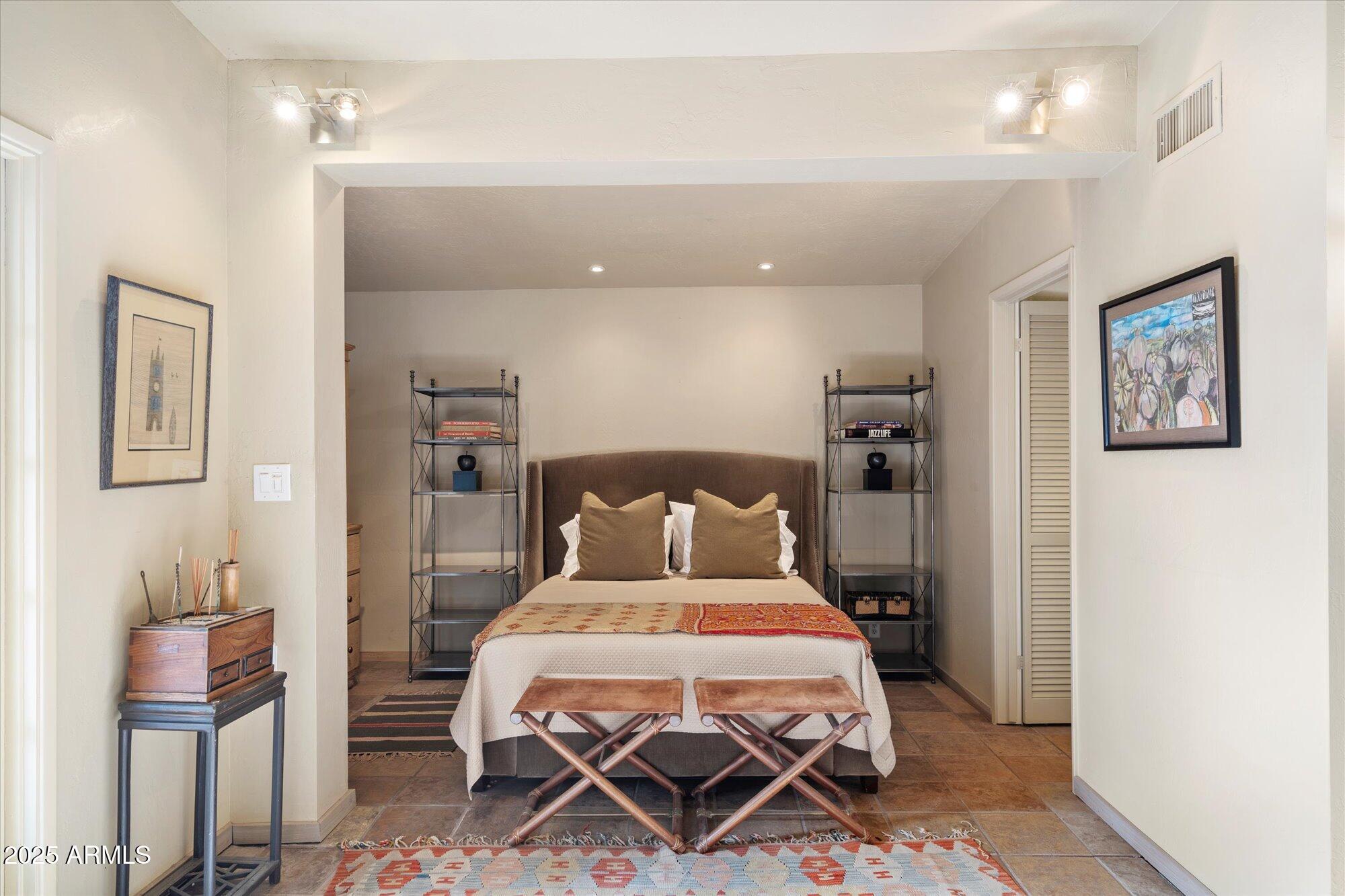 6858 E EDGEMONT Avenue