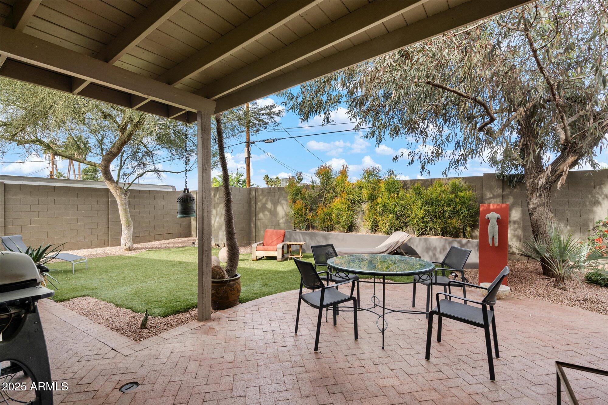 6858 E EDGEMONT Avenue