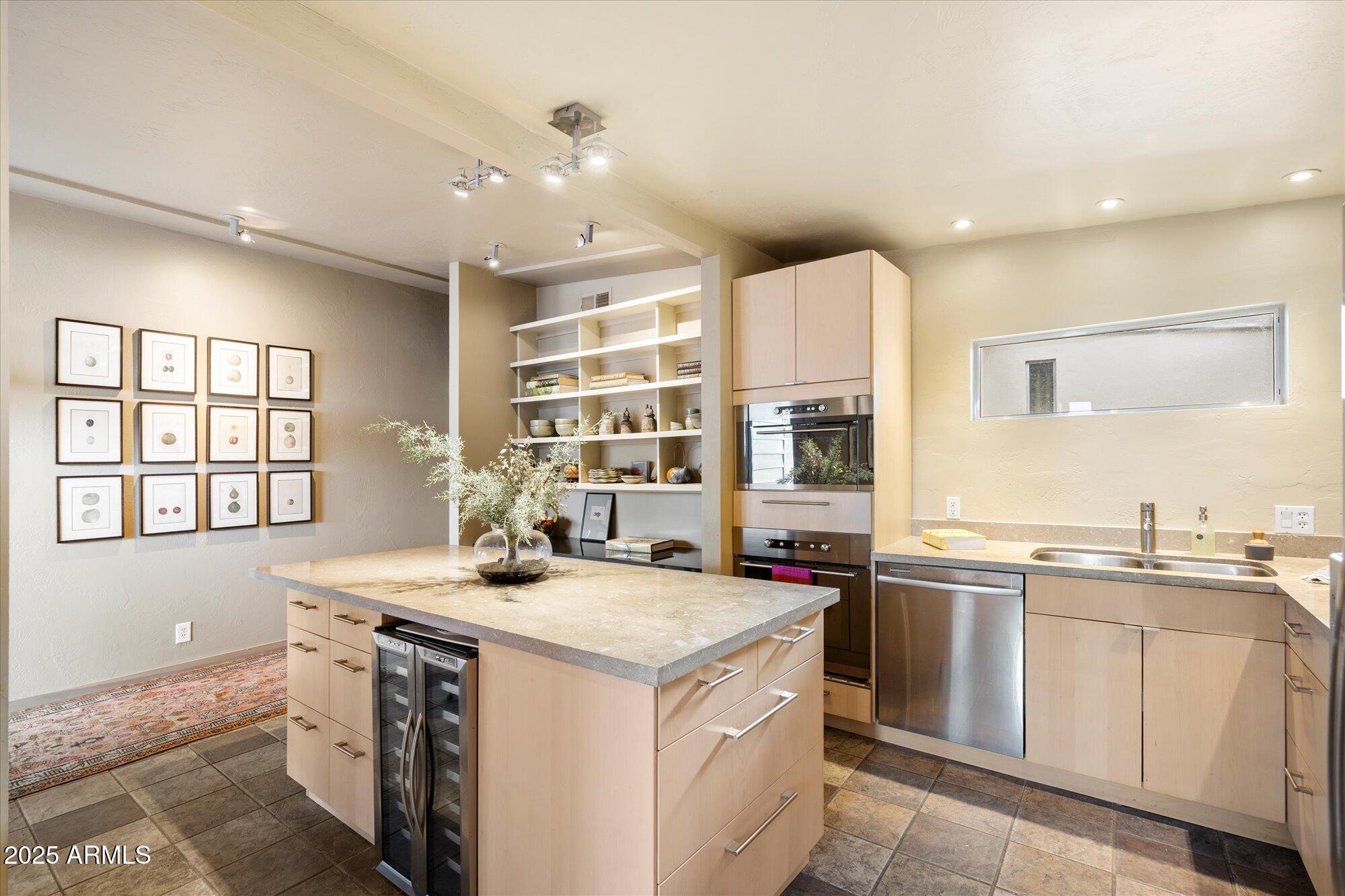 6858 E EDGEMONT Avenue