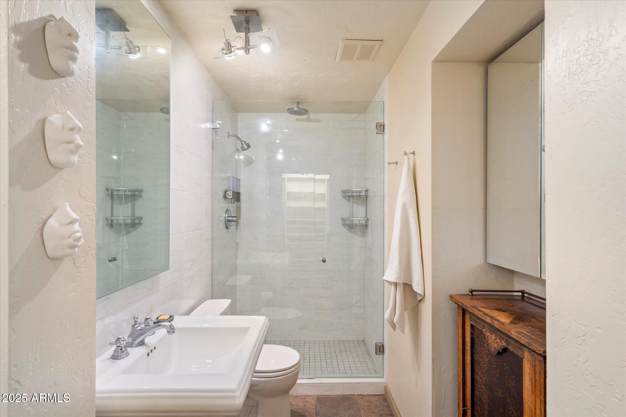 6858 E EDGEMONT Avenue