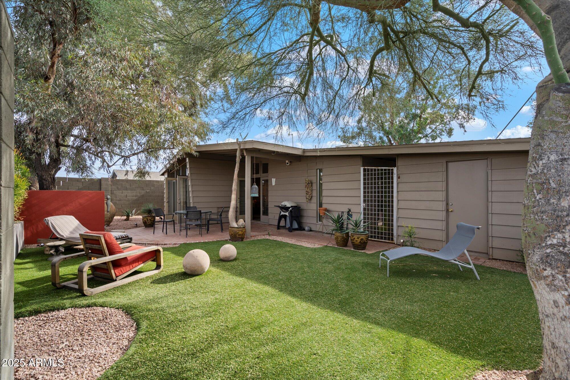 6858 E EDGEMONT Avenue