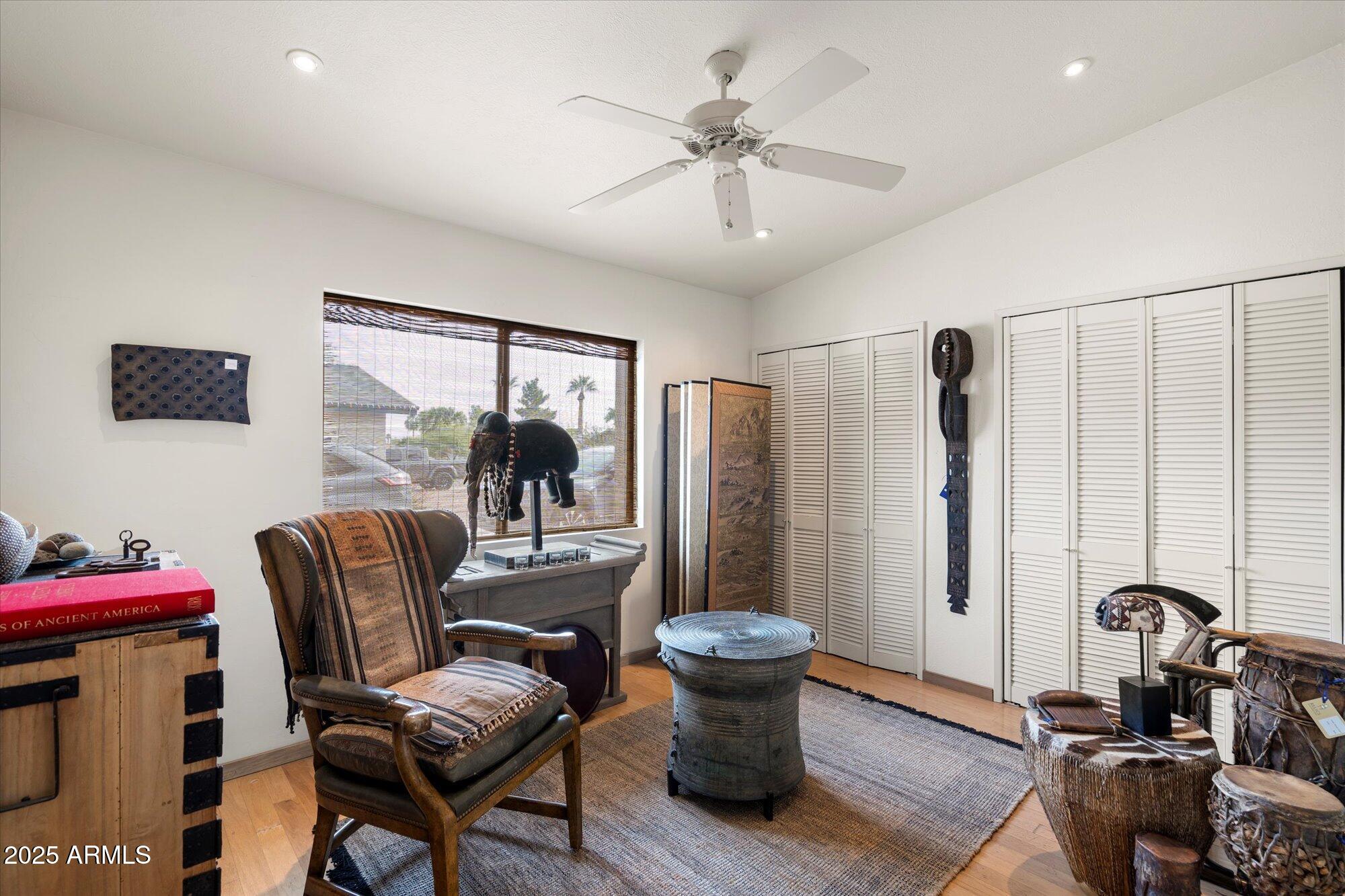 6858 E EDGEMONT Avenue