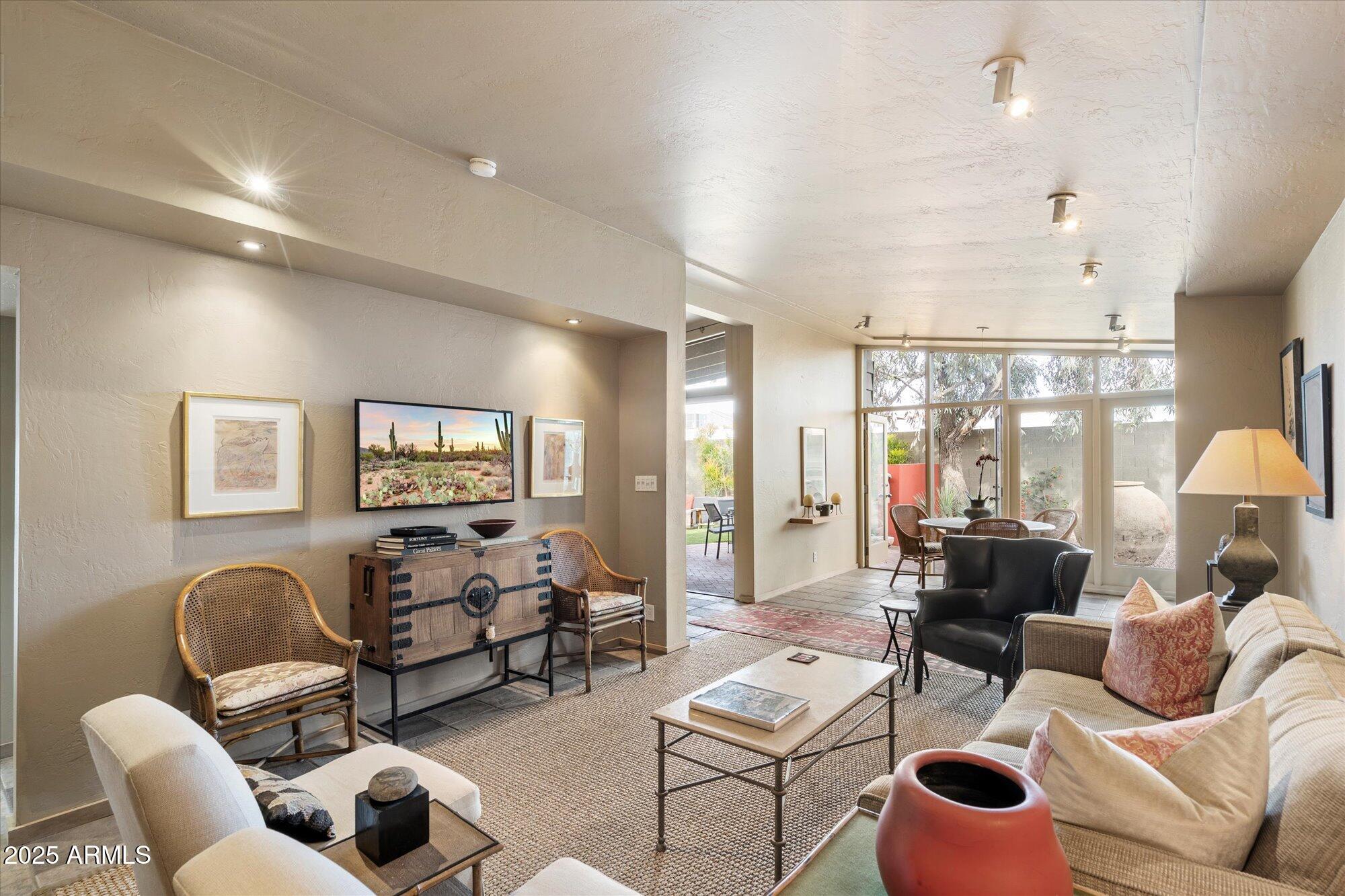 6858 E EDGEMONT Avenue