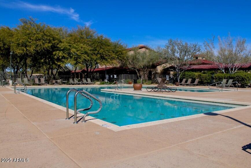 1946 W HORSETAIL Trail