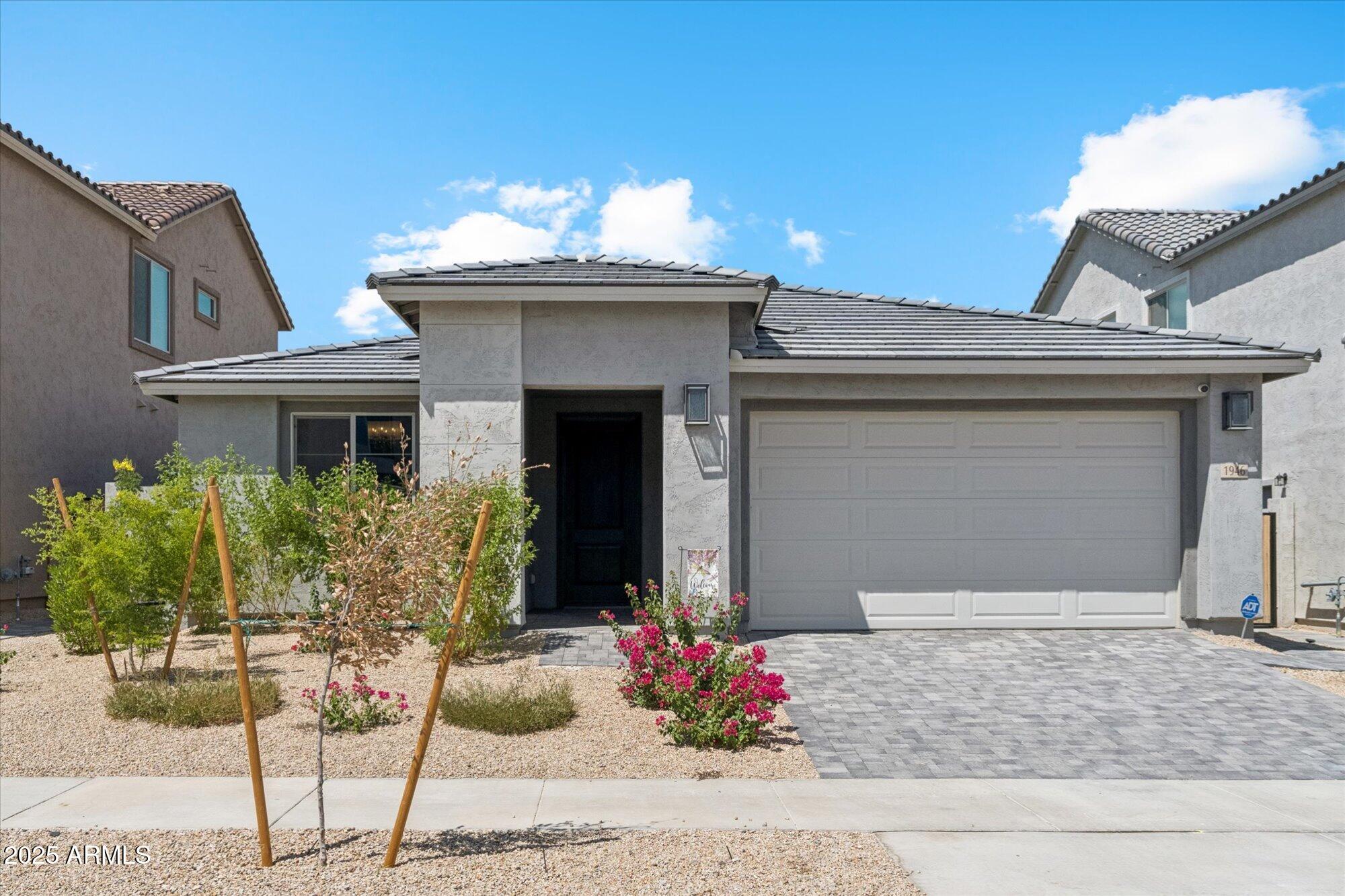 1946 W HORSETAIL Trail