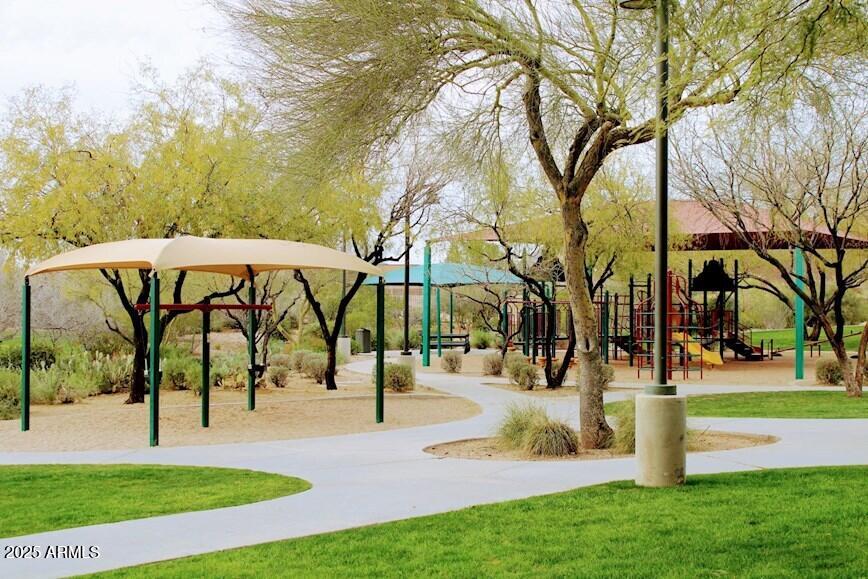 1946 W HORSETAIL Trail