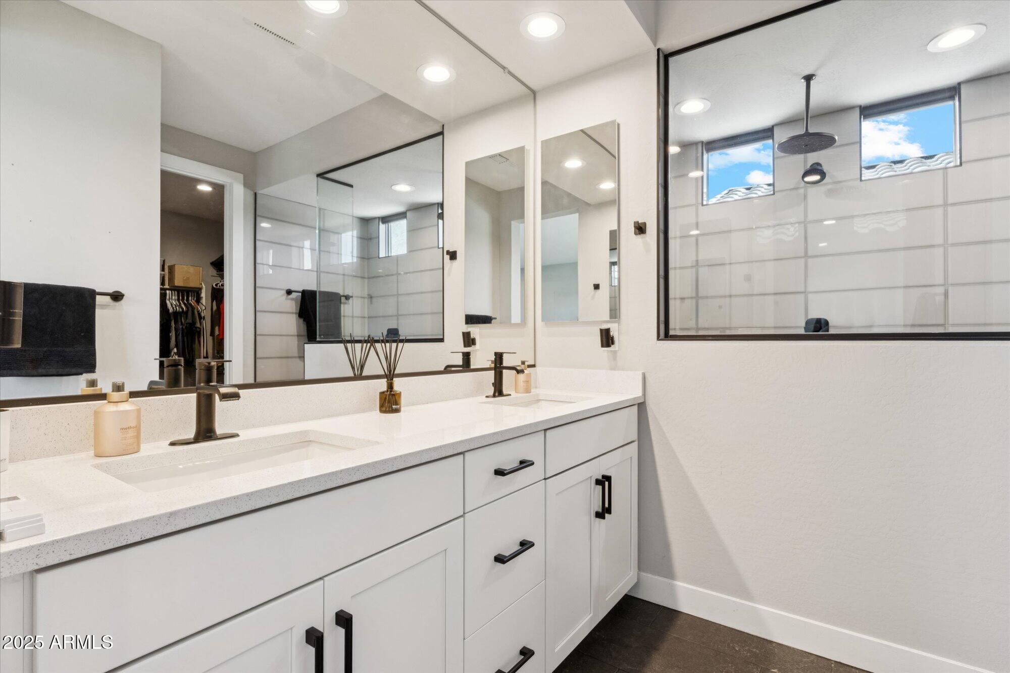 1946 W HORSETAIL Trail