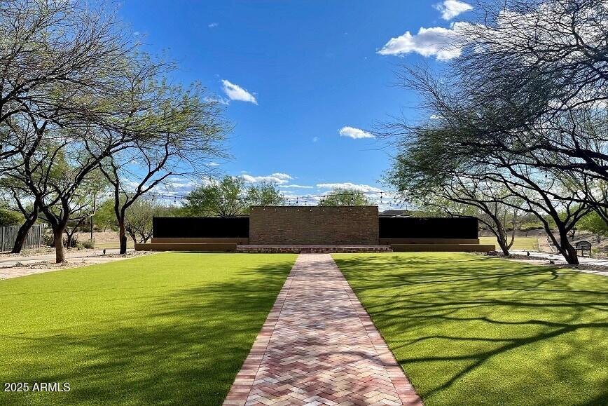 1946 W HORSETAIL Trail